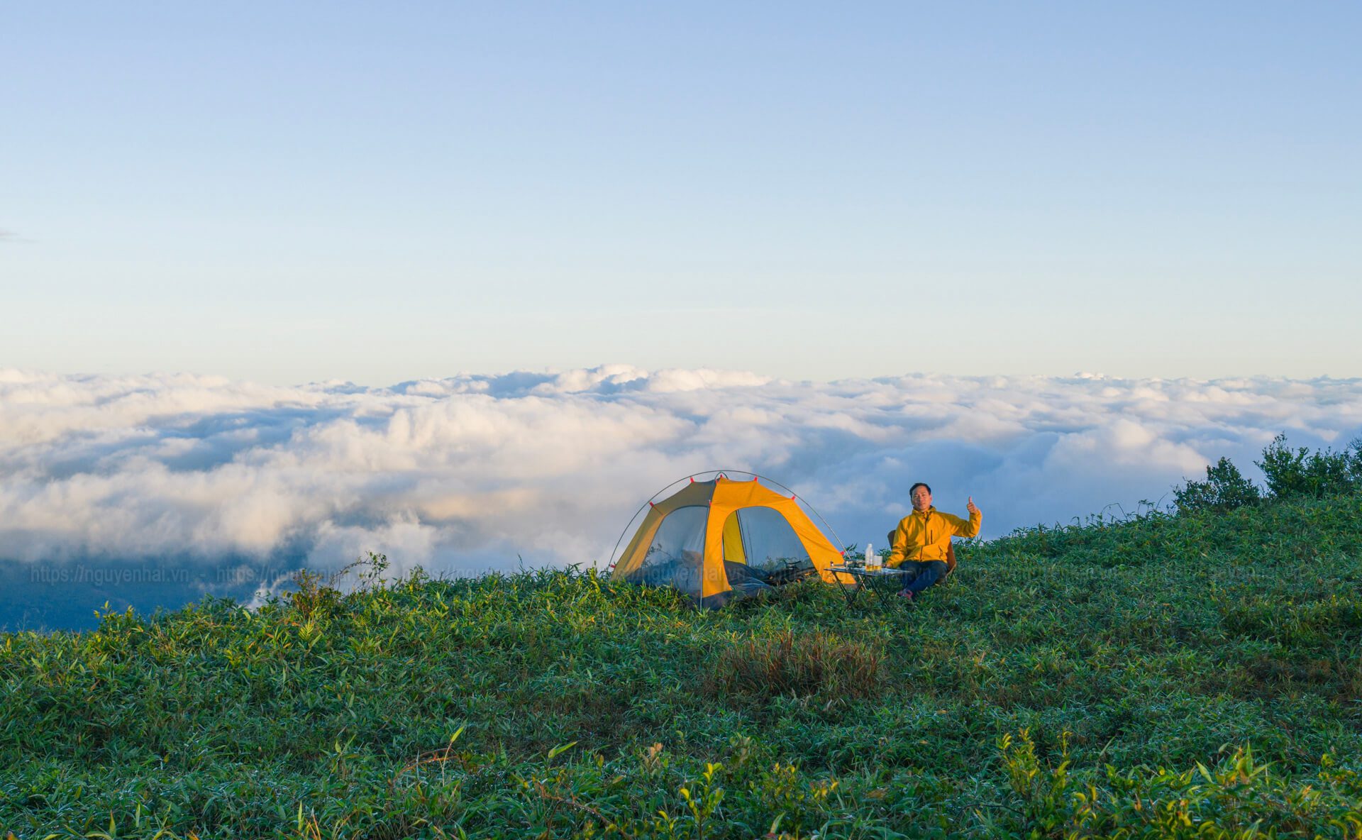 Cắm trại trên đỉnh Pa Thiên